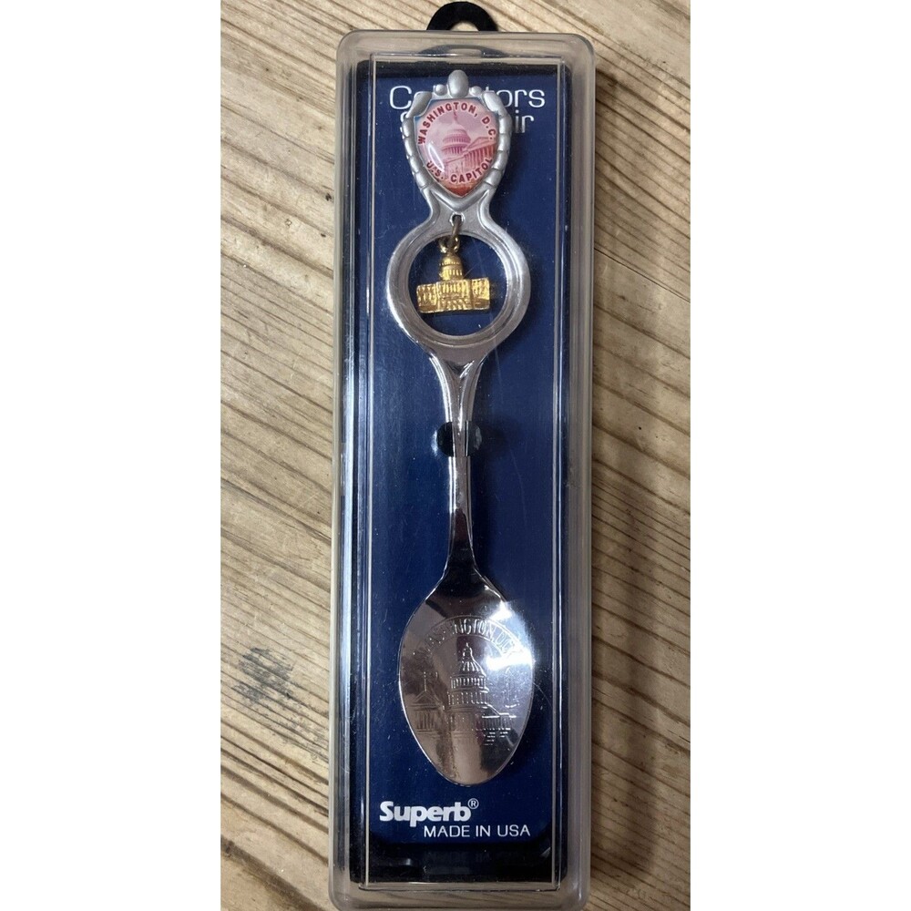 Vintage  Collector spoon Featuring Washington DC. Our Capitol   Collector Spoon